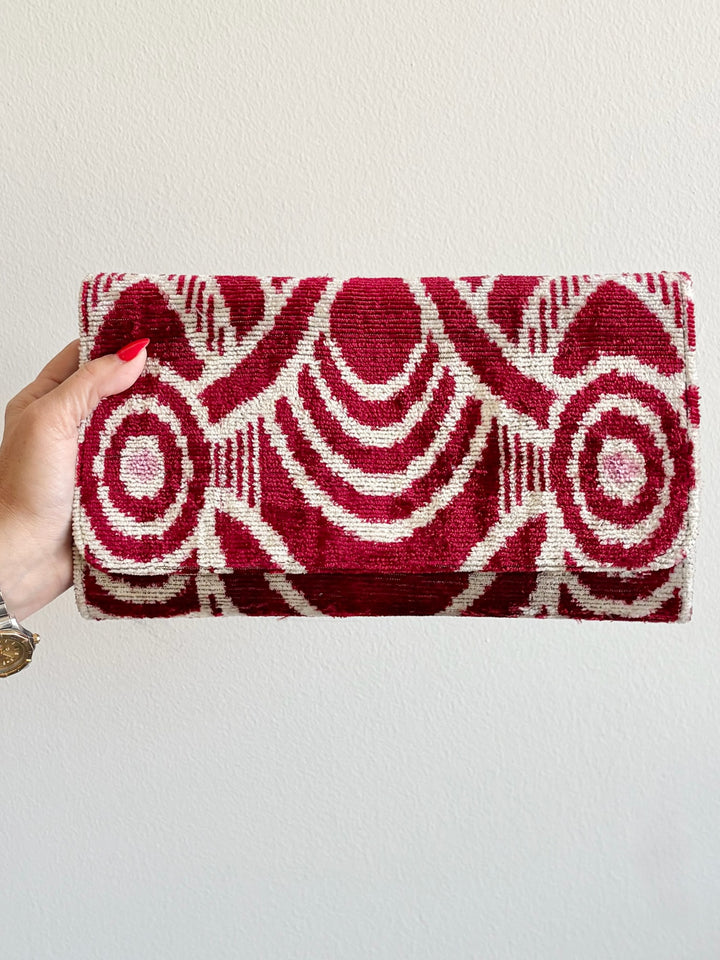 The One-of-One Rounded Clutch