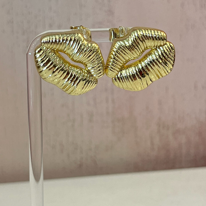 Pout Perfection Earrings