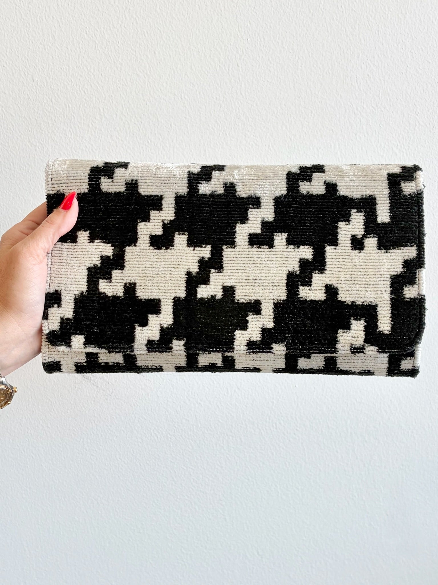 The One-of-One Rounded Clutch