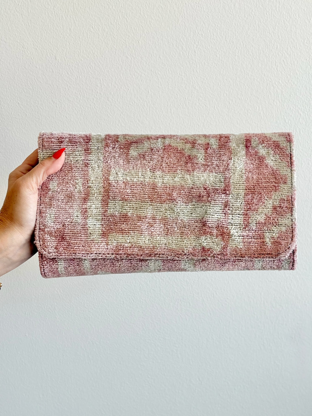 The One-of-One Rounded Clutch