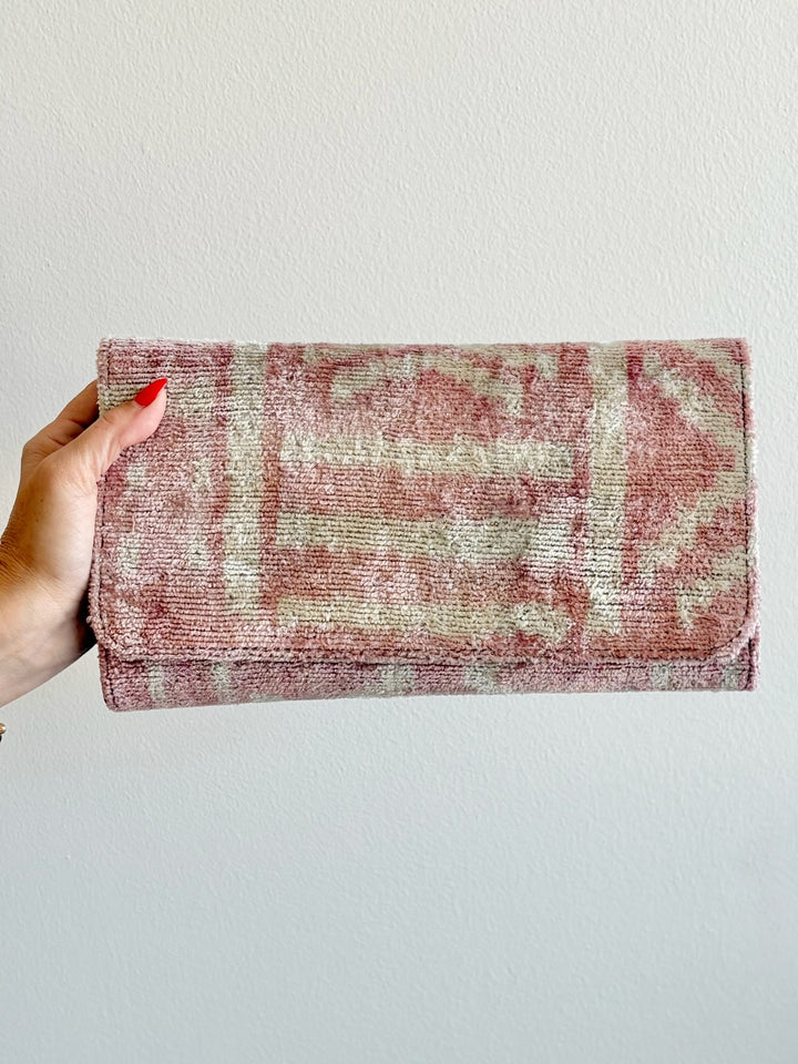 The One-of-One Rounded Clutch