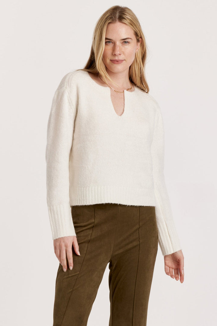 CORALINE NOTCHED ROUND NECK SWEATER COZY CREAM