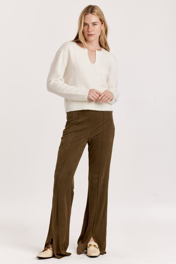 CORALINE NOTCHED ROUND NECK SWEATER COZY CREAM