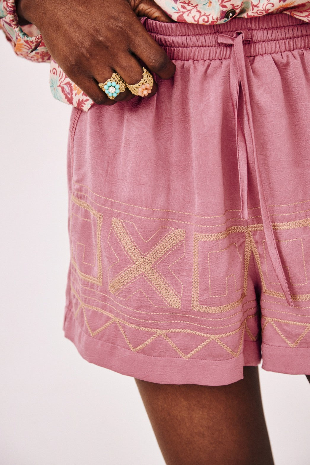 GEOMETRIC EMBROIDERED SHORTS