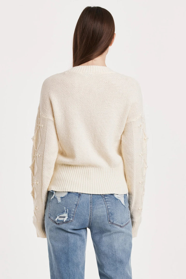 DANIA CABLE KNIT SWEATER WITH RAGLAN SLEEVES AND PEARL DETAIL VINTAGE CREAM.